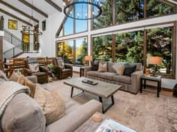 GreenHill Court Chalet - Image 3
