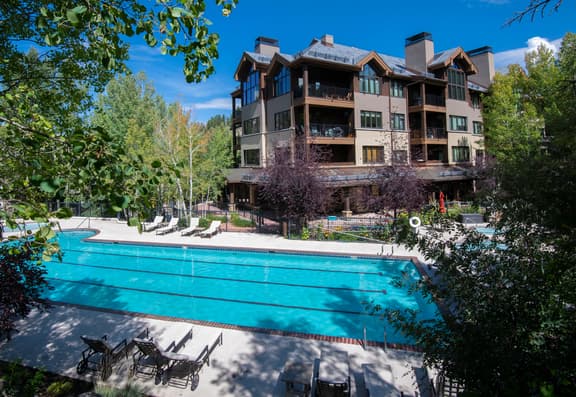 Highlands Slopeside - Image 1
